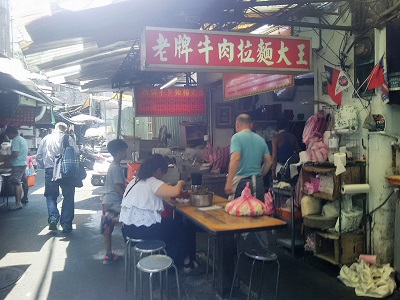 台北駅のローカル食堂 老牌牛肉拉麵大王の外観