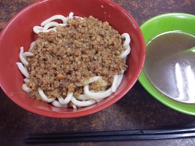 台北駅のローカル食堂 老牌牛肉拉麵大王のジャージャー麺